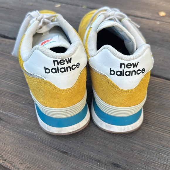 Gently used new balance shoes, 574 size 10 - Picture 2 of 6